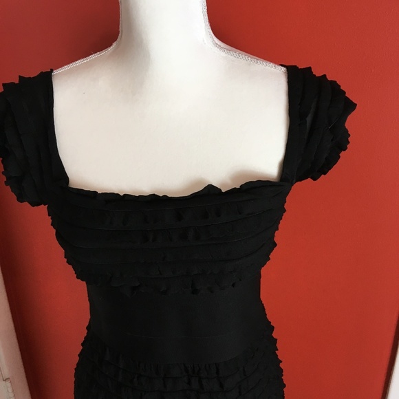 Max Studio ladies lined black cap-sleeve dress - Picture 2 of 8